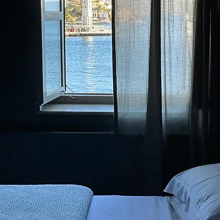 Ξενοδοχείο 1900 *